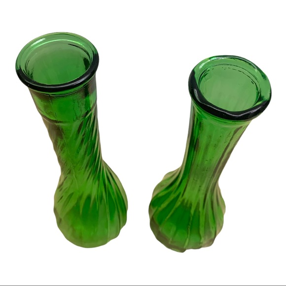 VTG Hoosier Emerald Green Glass Spiral & Ribbed Scallop Rim Bud Vase Set of Two - Picture 5 of 9